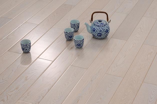 多元化的發(fā)展，地板企業(yè)發(fā)展找準(zhǔn)方向是關(guān)鍵.jpg